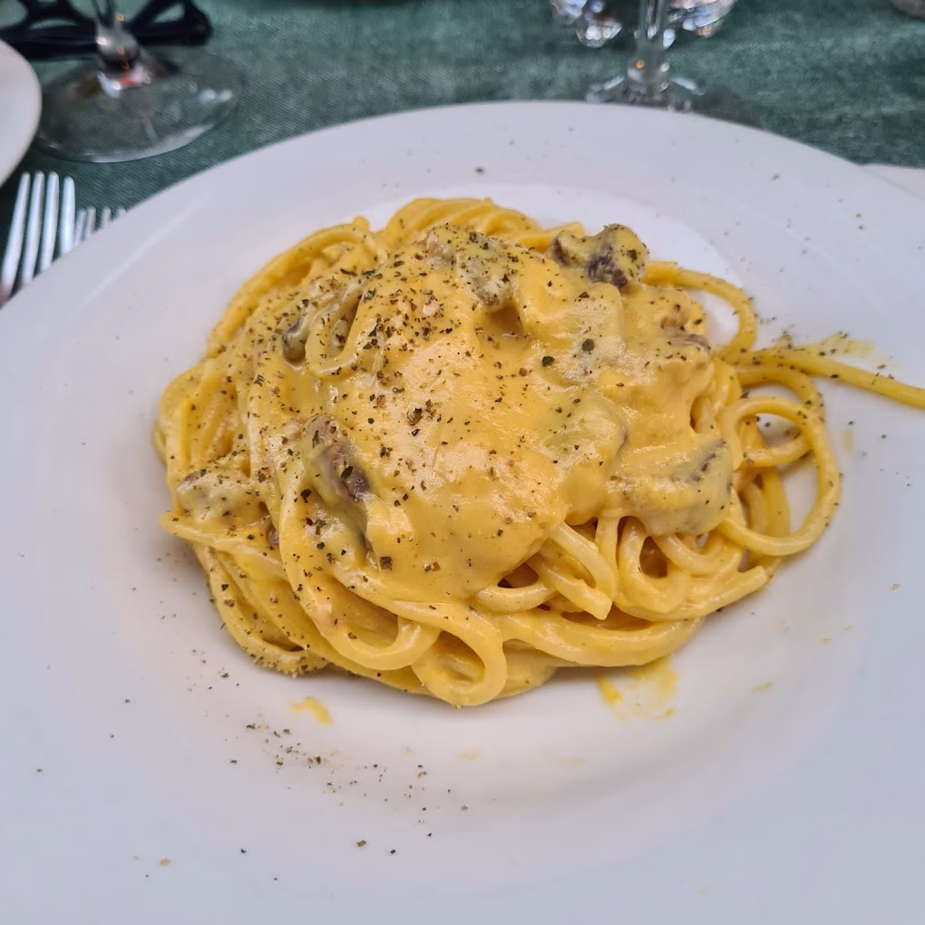 Hostaria Da Pietro es un excelente lugar para comer pasta en Roma