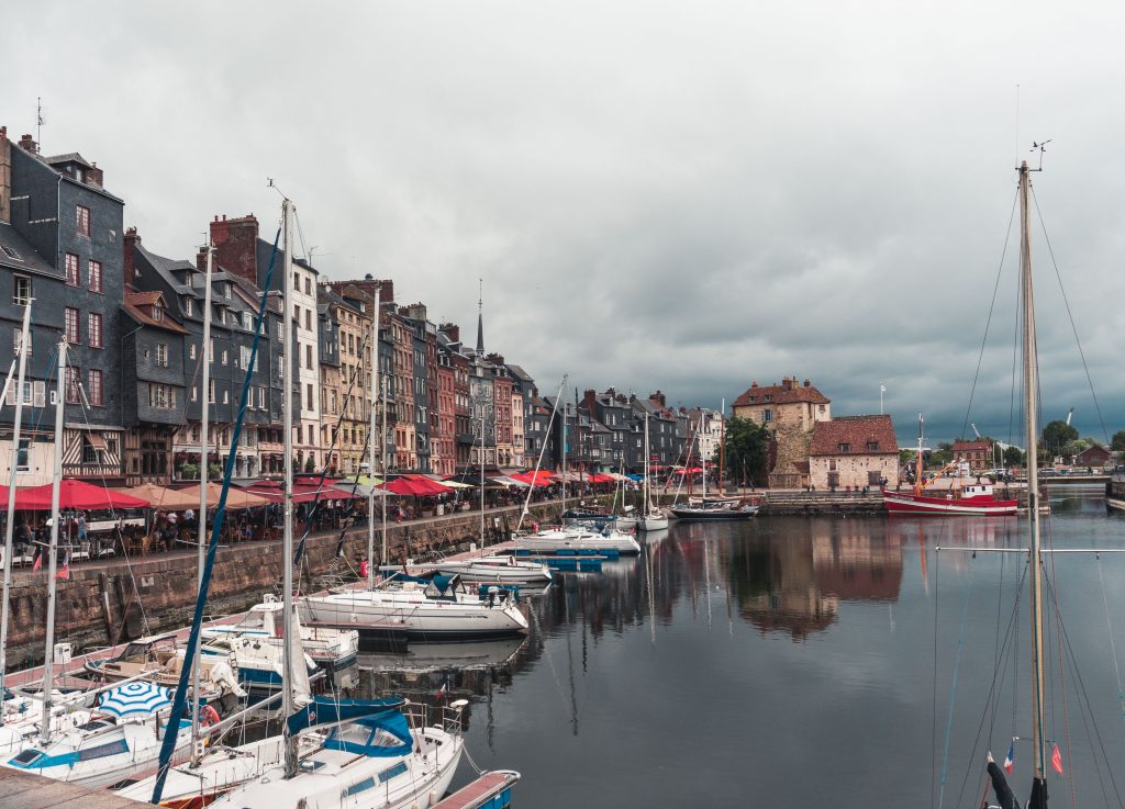 Honfleur en la ruta por Normandia en autocaravana