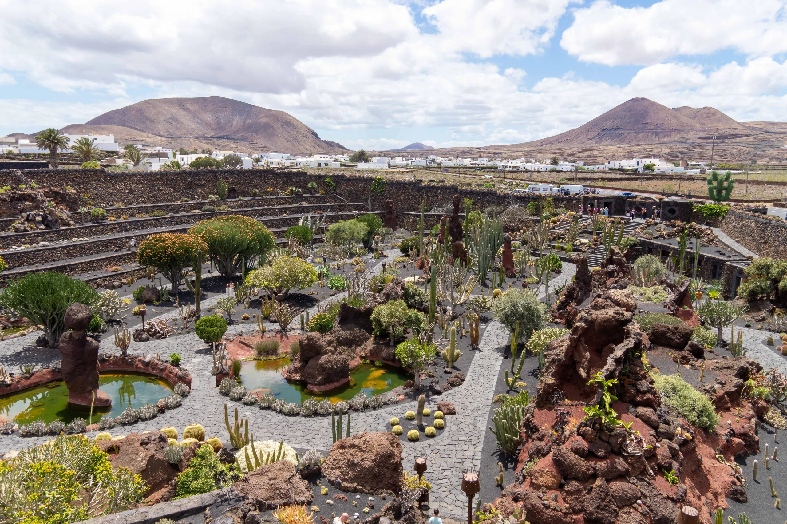 Se puede incluir la visita al jardín de CACTUS en una ruta por Lanzarote de siete días