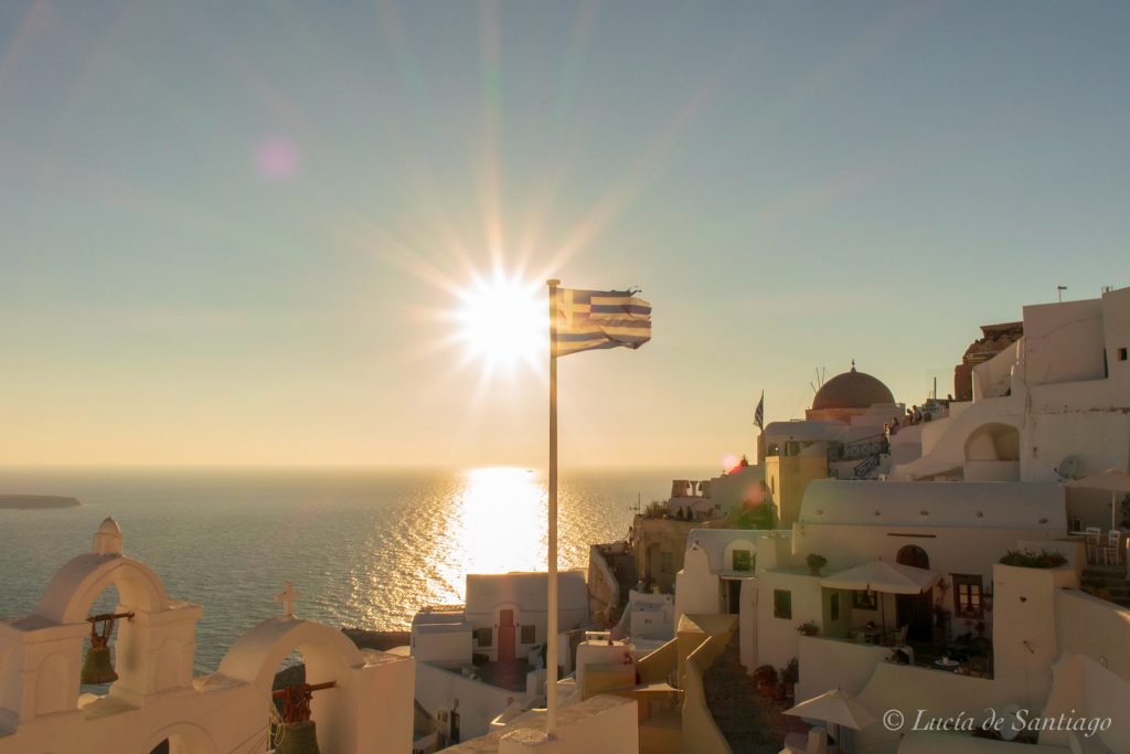 Viaje por las Islas Griegas. Atardecer en Santorini.