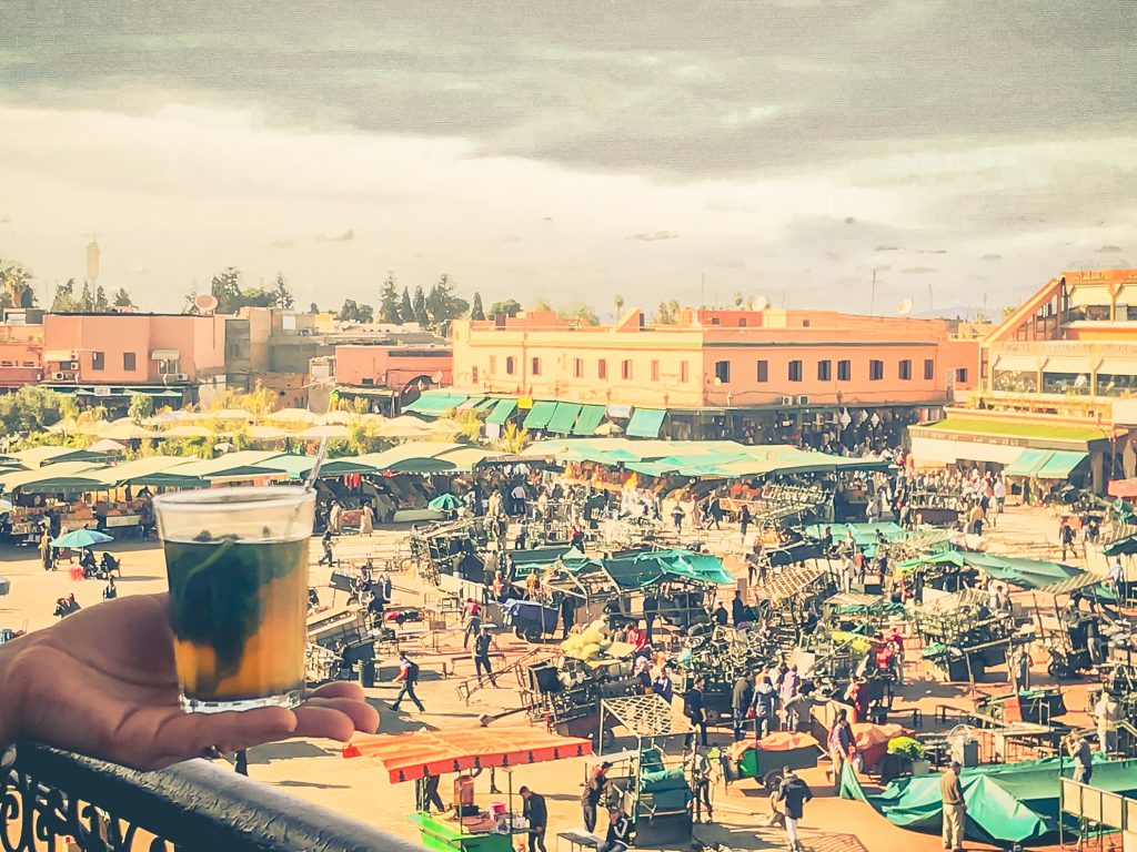 Marrakech - terraza, té y la plaza
