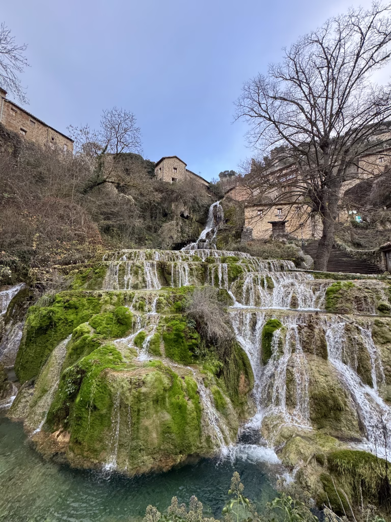 Cascada de Orbaneja del Castillo, parada imprescindible en una ruta por Burgos