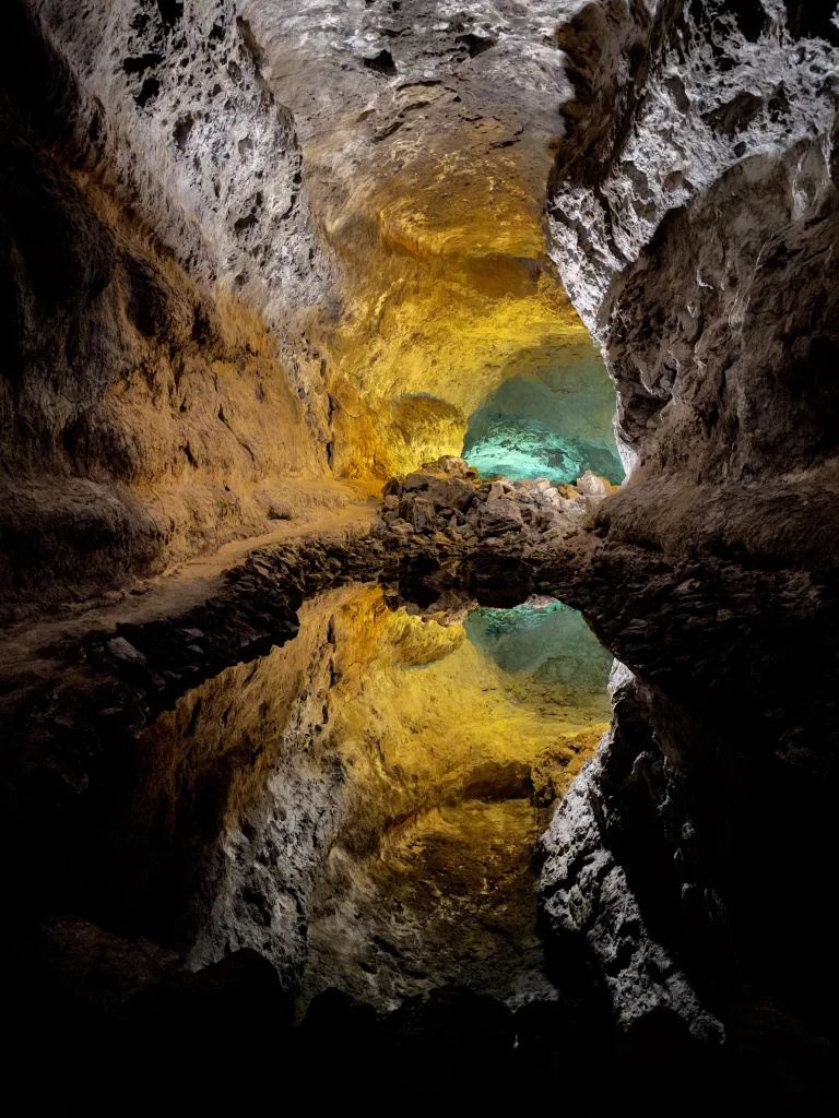 La Cueva de los Verdes es uno de los imprescindibles que incluir en una ruta por Lanzarote