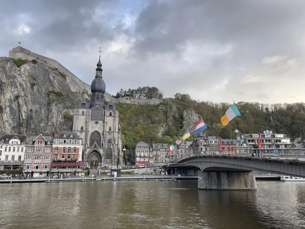 Dinant, en la ruta por Bélgica y Luxemburgo
