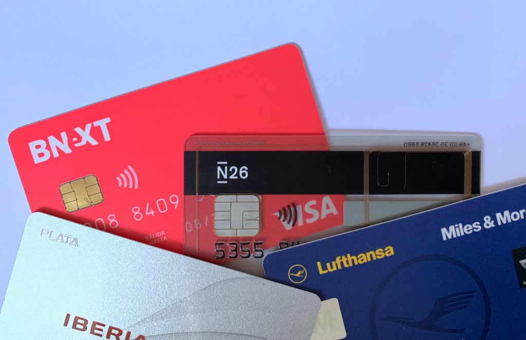 Tarjetas para viajar y ahorrarse comisiones, Bnext y N26.