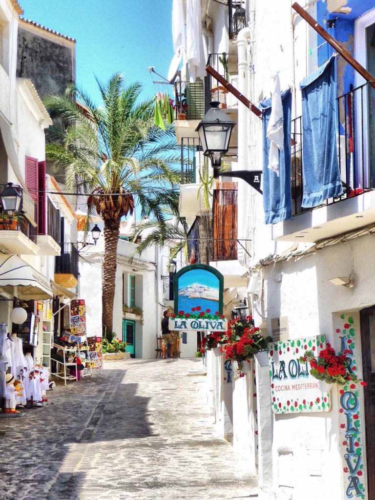 Qué ver cerca de Santa Eulalia: la ciudad de Ibiza