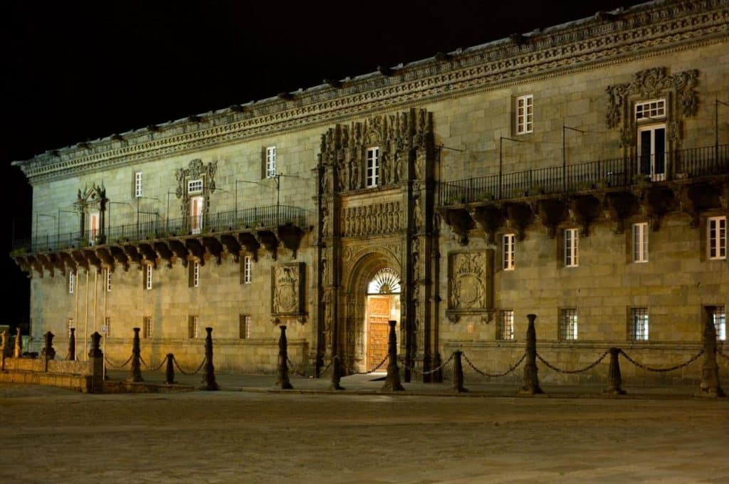 Parador Hostal Reyes Católicos un buen hotel para alojarse en Santiago de Compostela
